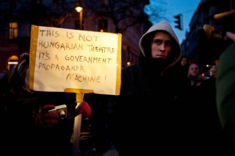Budapesta: Proteste violente, dupa numirea unui actor extremist la conducerea unui teatru