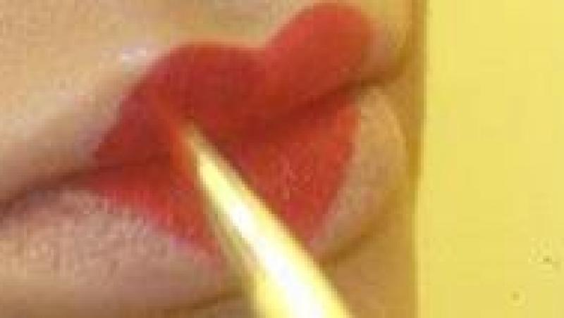 FOTO! Andreea Antonescu si-a modificat buzele pentru Valentine's Day!