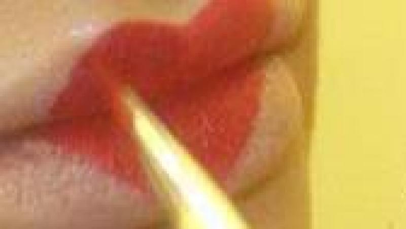 FOTO! Andreea Antonescu si-a modificat buzele pentru Valentine's Day!