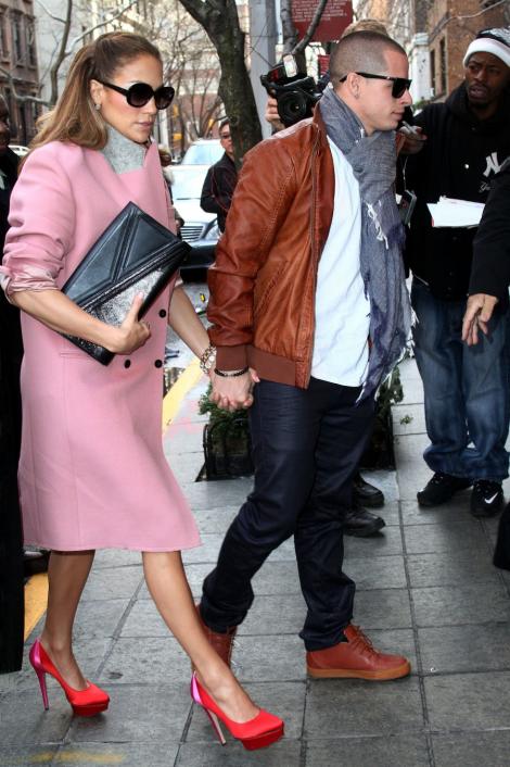 FOTO! Care Mark Anthony? Jennifer Lopez, de mana cu papuselul!