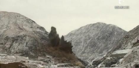 VIDEO! Un munte a fost aruncat in aer in China
