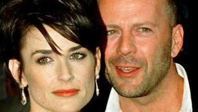 VIDEO! Bruce Willis o sprijina pe Demi Moore