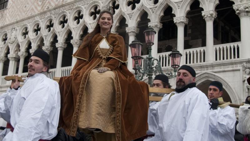 FOTO! Spectacol inedit la Carnavalul din Venetia