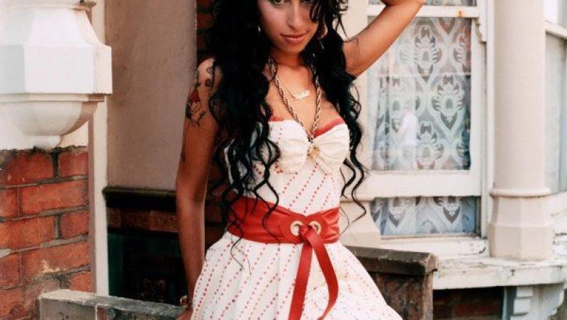 Amy Winehouse a pictat un tablou folosind propriul sange
