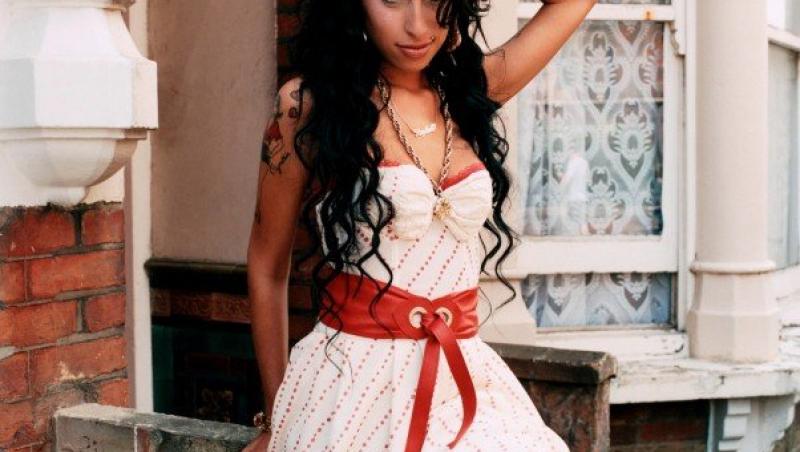 Amy Winehouse a pictat un tablou folosind propriul sange