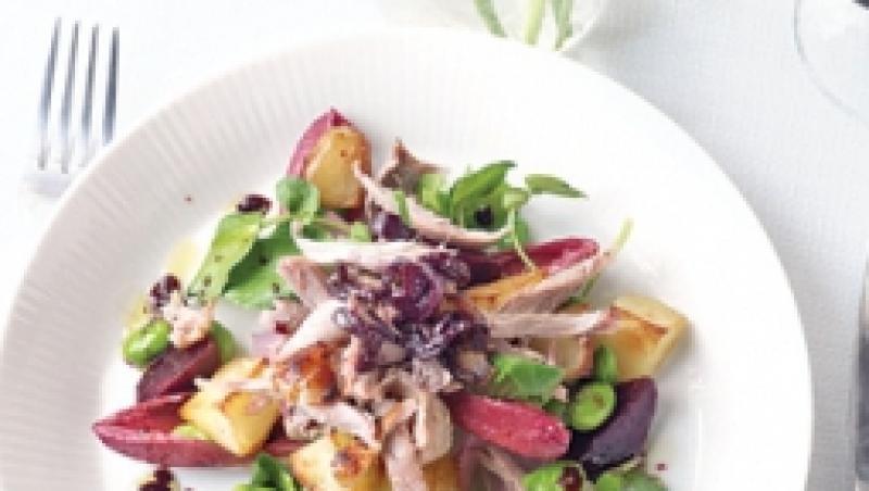 Reteta zilei: Salata calda de rata servita cu sos Merlot