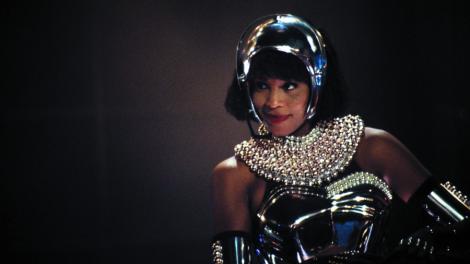VIDEO! Rochia lui Whitney Houston din "The Bodyguard", scoasa la licitatie