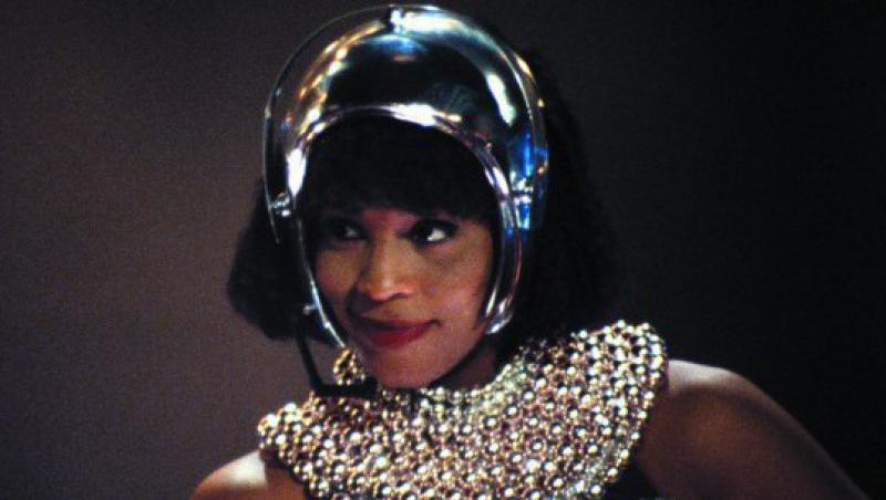 VIDEO! Rochia lui Whitney Houston din 