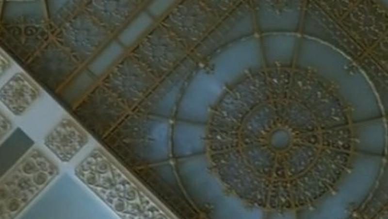 VIDEO! Parlamentarii, plouati in sedinta: Cupola Casei Poporului nu face fata zapezii