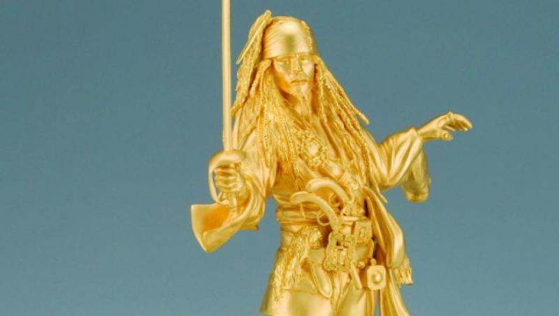 FOTO! Johnny Depp are statuie din aur