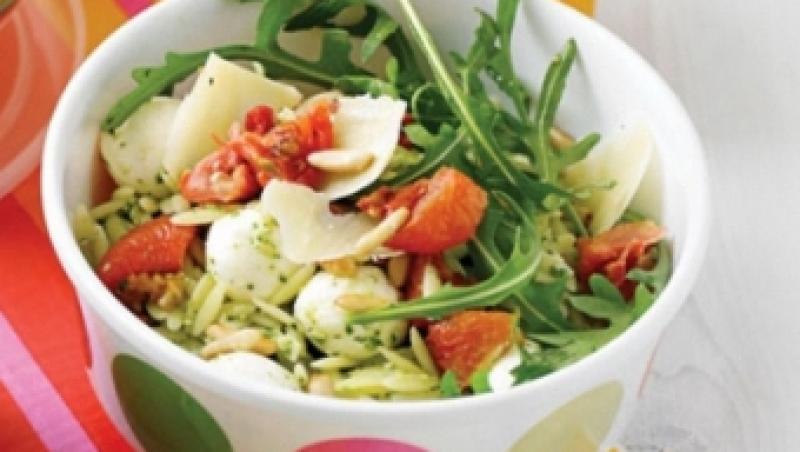 Reteta zilei: Salata cu paste si mozzarella