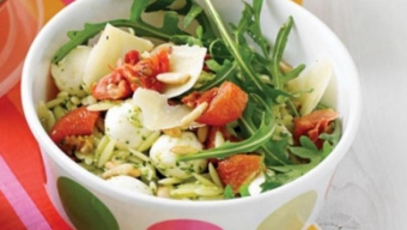Reteta zilei: Salata cu paste si mozzarella