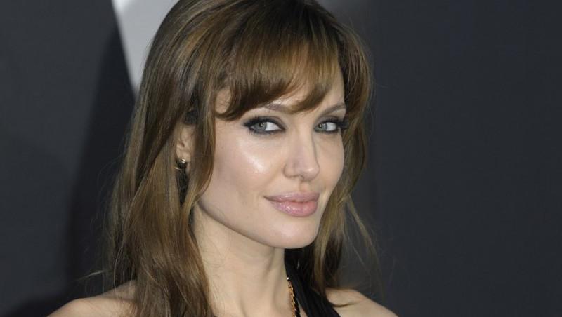 Angelina Jolie va semna prefata cartii de memorii a fostului sau sot Billy Bob Thornton