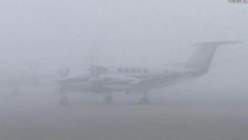 Traficul aerian, afectat de ceata. Mai multe curse au intarzieri de pana la cinci ore