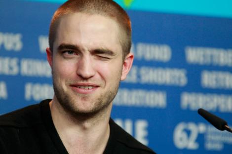 Actorul din Twilight, Robert Pattinson, recunoaste: "Sunt ca o cocota masculina"