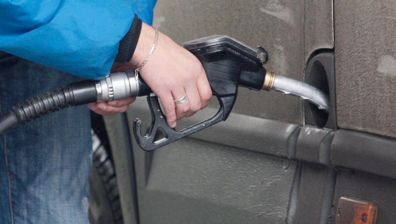 Benzina se scumpeste in Romania, in UE pretul scade