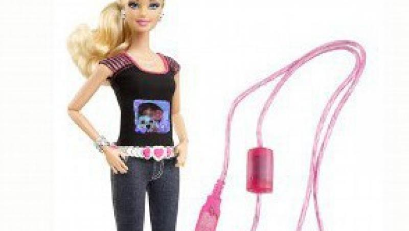 A fost produsa papusa Barbie cu camera foto incorporata