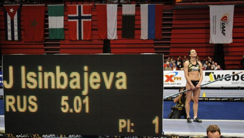 Yelena Isinbayeva a stabilit un nou record mondial la saritura cu prajina