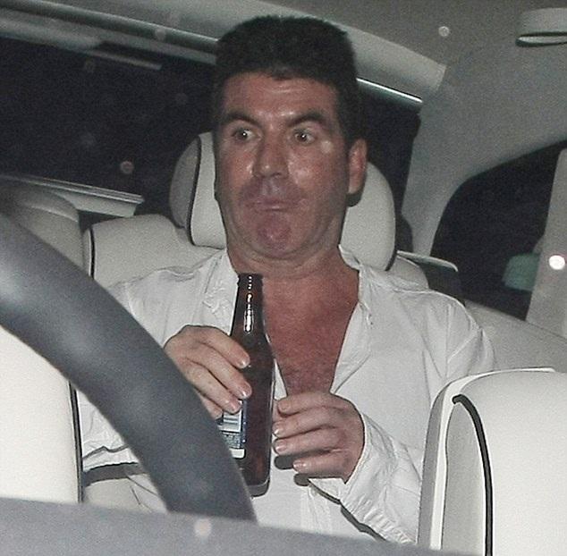 FOTO! Iti vine sa crezi? Simon Cowell, beat crita!