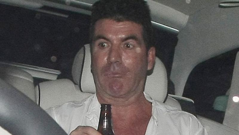 FOTO! Iti vine sa crezi? Simon Cowell, beat crita!