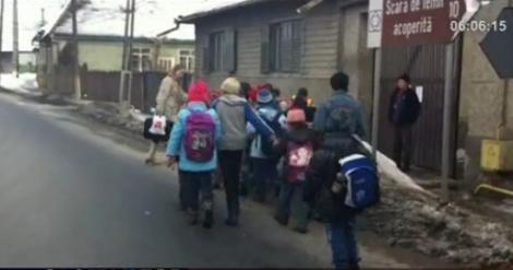 Mures: Un TIR a accidentat mai multi copii care traversau pe trecerea de pietoni
