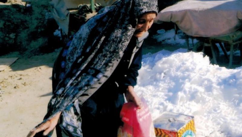 Frig ucigas in Afganistan: Zeci de copii au murit de pneumonie
