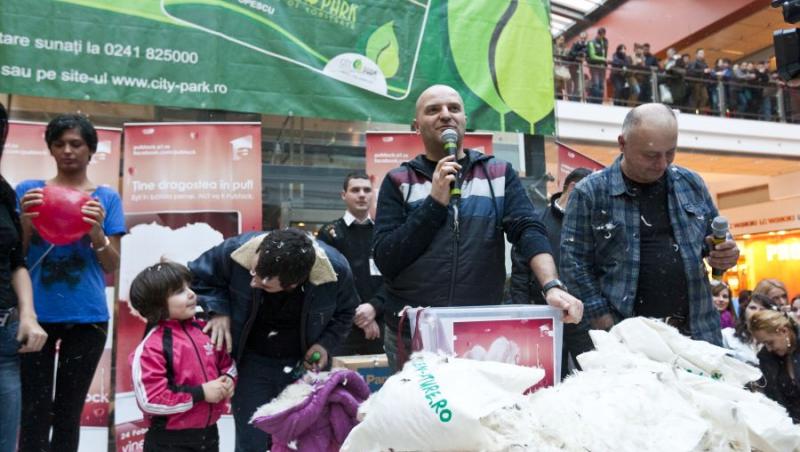 Pufstock a facut din nou dragostea sa pluteasca! 7 500 de persoane au participat anul acesta la cea mai mare bataie cu perne!