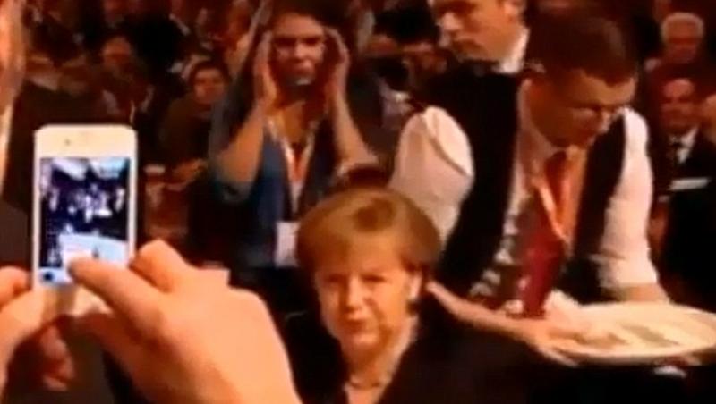 VIDEO! Angela Merkel a facut baie in bere la un dineu oficial