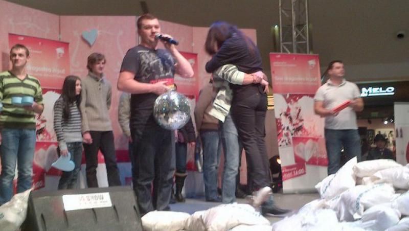 Cerere in casatorie la Pufstock. Un indragostit din Cluj si-a cerut iubita de sotie chiar la evenimentul organizat de Antena 1