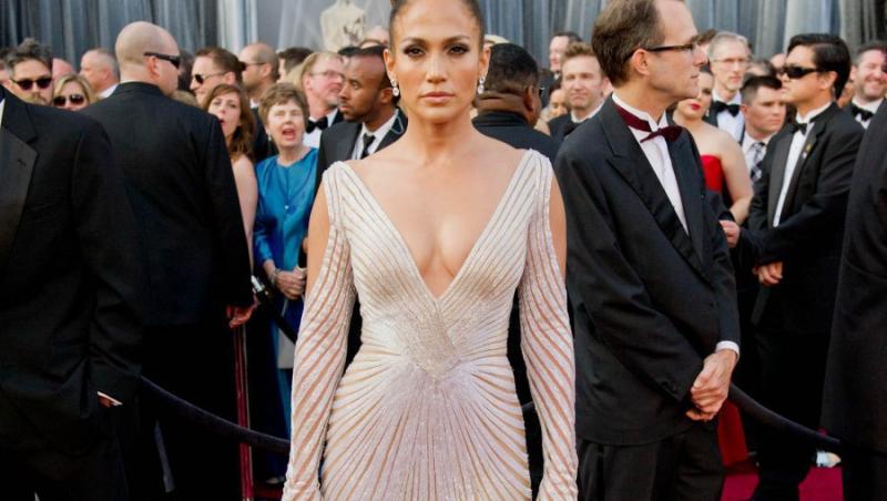 Slabeste 20 de kilograme cu dieta lui Jennifer Lopez!