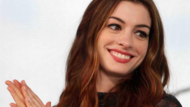 Anne Hathaway: “Am foarte multe in comun cu Lindsay Lohan. Nu sunt o sfanta”