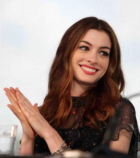Anne Hathaway: “Am foarte multe in comun cu Lindsay Lohan. Nu sunt o sfanta”