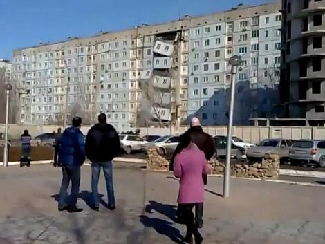 VIDEO! Rusia: Bloc aruncat in aer de o explozie: 12 raniti si 14 disparuti