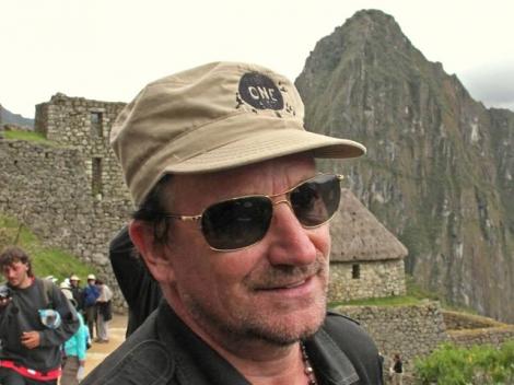 VIDEO! Bono nu "scapa" de fani nici la Machu Picchu
