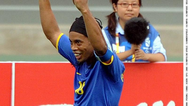 Ronaldinho, surprins intr-un club de noapte