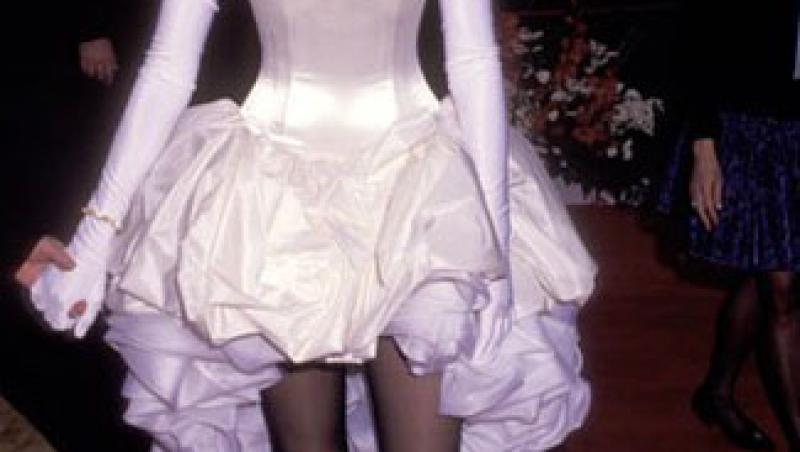 FOTO! Top 10 cele mai ingrozitoare rochii din istoria Oscarului