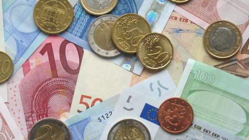 Banca Centrala Europeana imprumuta 800 de banci europene cu 529,5 miliarde de euro