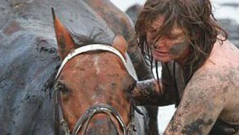 Australia: O femeie si-a riscat viata pentru a-si salva calul dintr-o mlastina