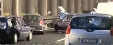 Accident in lant langa Milano: 40 de masini implicate, 34 de raniti