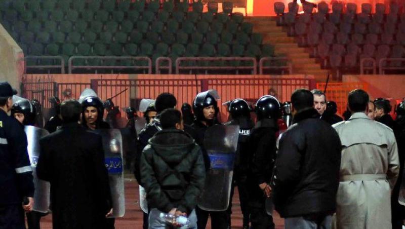 Cairo: Confruntari violente intre fani si fortele de ordine. Trei internationali egipteni si-au anuntat retragerea