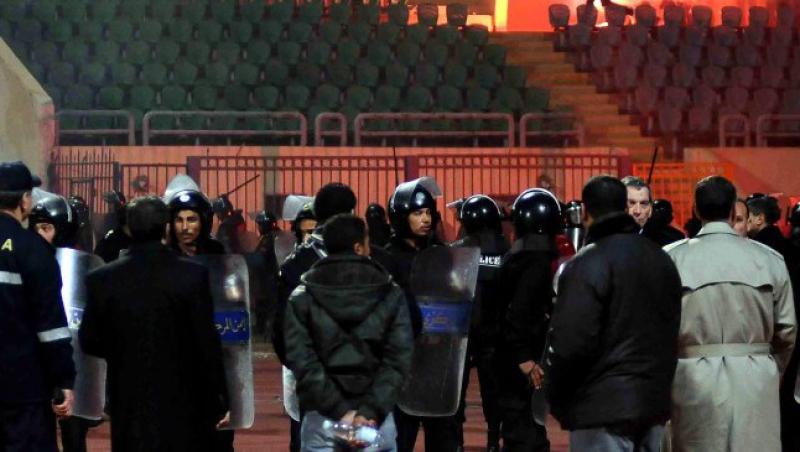 Cairo: Confruntari violente intre fani si fortele de ordine. Trei internationali egipteni si-au anuntat retragerea