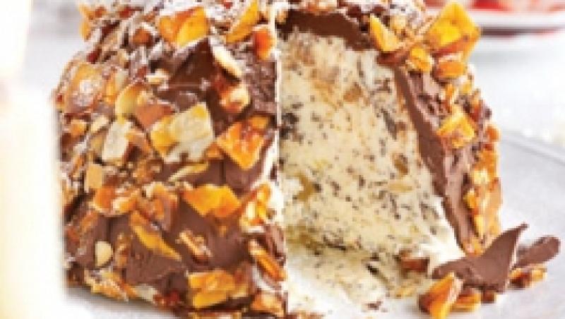 Desert inedit: Reteta Tort de inghetata cu ciocolata, ghimbir si migdale caramelizate