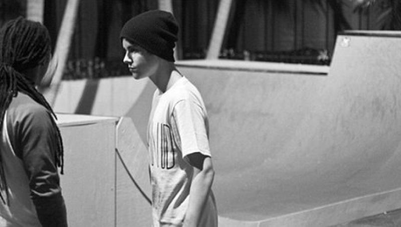 Justin Bieber si-a etalat talentul de skateboarder in fata lui Lil Wayne