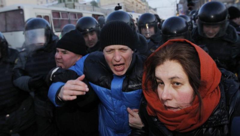 Moscova: Zeci de mii de oameni participa la manifestatii pro si contra presedintelui Vladimir Putin