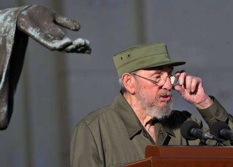Fidel Castro si-a lansat memoriile in doua volume