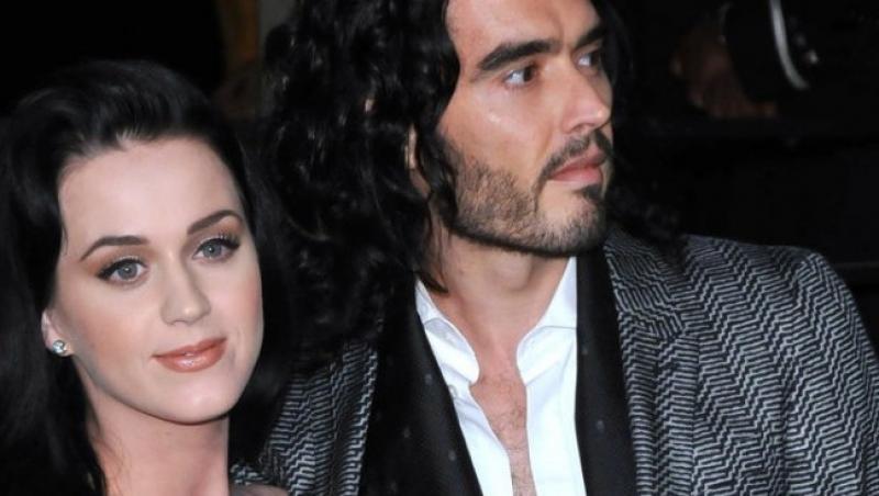 Russell Brand a divortat de Katy Perry, dar tanjeste la sosia ei