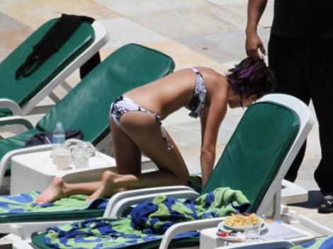 FOTO! Selena Gomez, fierbinte in bikini