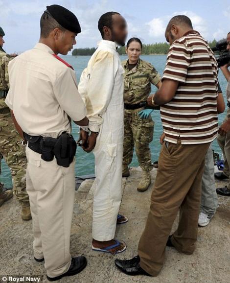 Piratul somalez "Joe Cel cu Sase Degete" a fost capturat de Marina Regala