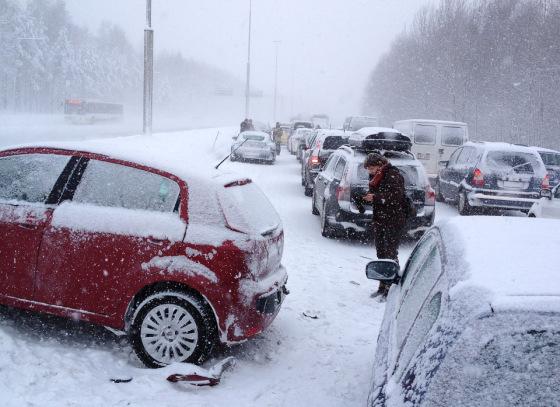 VIDEO! Accident rutier in lant pe o autostrada din Finlanda: 100 de masini implicate, 40 de raniti
