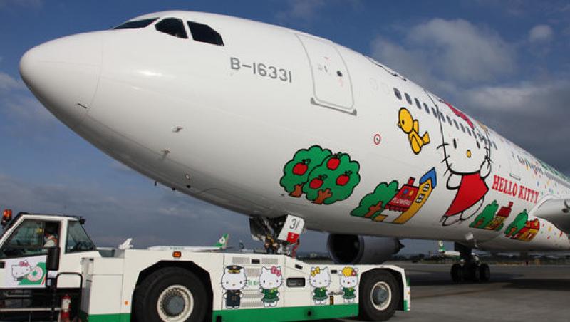 FOTO! Desene cu Hello Kitty pe avioanele de linie